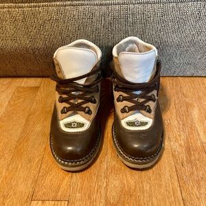 Women’s Kandahar Hiking Boots (Size 37; US 6.5)